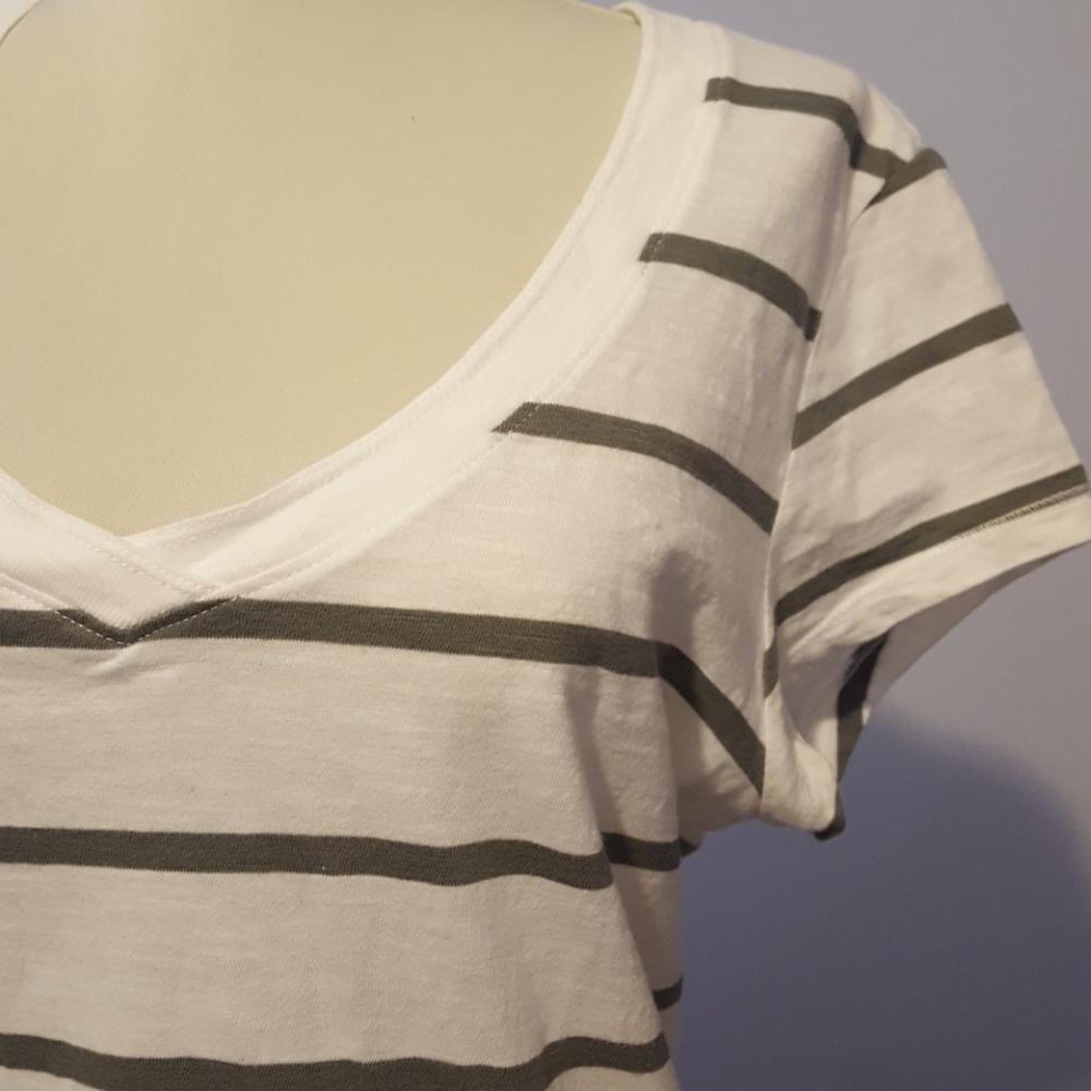 Women's Tee Shirt size 15-17 - Picture 2 of 4